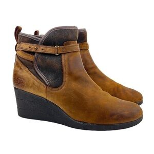 UGG Australia EMALIE Stout Waterproof Leather Ankle Boots